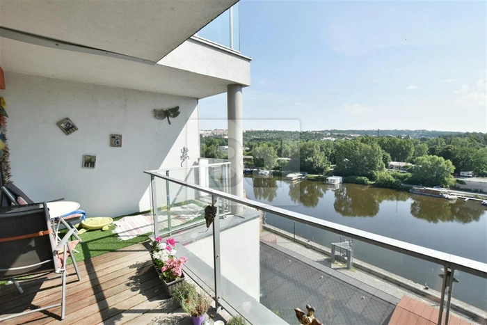Krásný byt 3+kk/T/G s výhledem na řeku v projektu Prague Marina, Praha 7-Holešovice